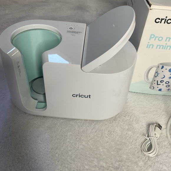 Cricut Mug Press in White and Mint - Picture 1 of 16